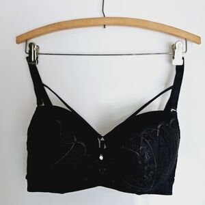 VS Binny's Strappy Diamond Lace Bra 38D